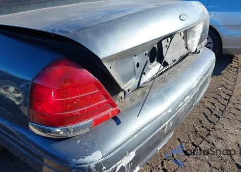 2008 Ford Crown Victoria Police/Police Interceptor z USA, uszkodzony, nr VIN 2FAHP71VX8X137225